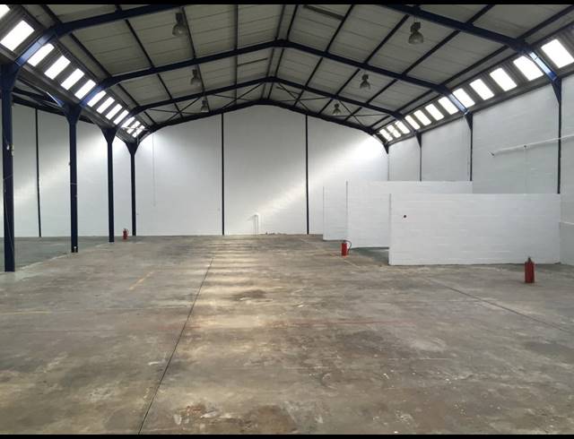 1,163M² FACTORY TO LET IN PAROW CENTRAL